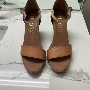 Nicole Women's Tan & Cream Sandals sz9